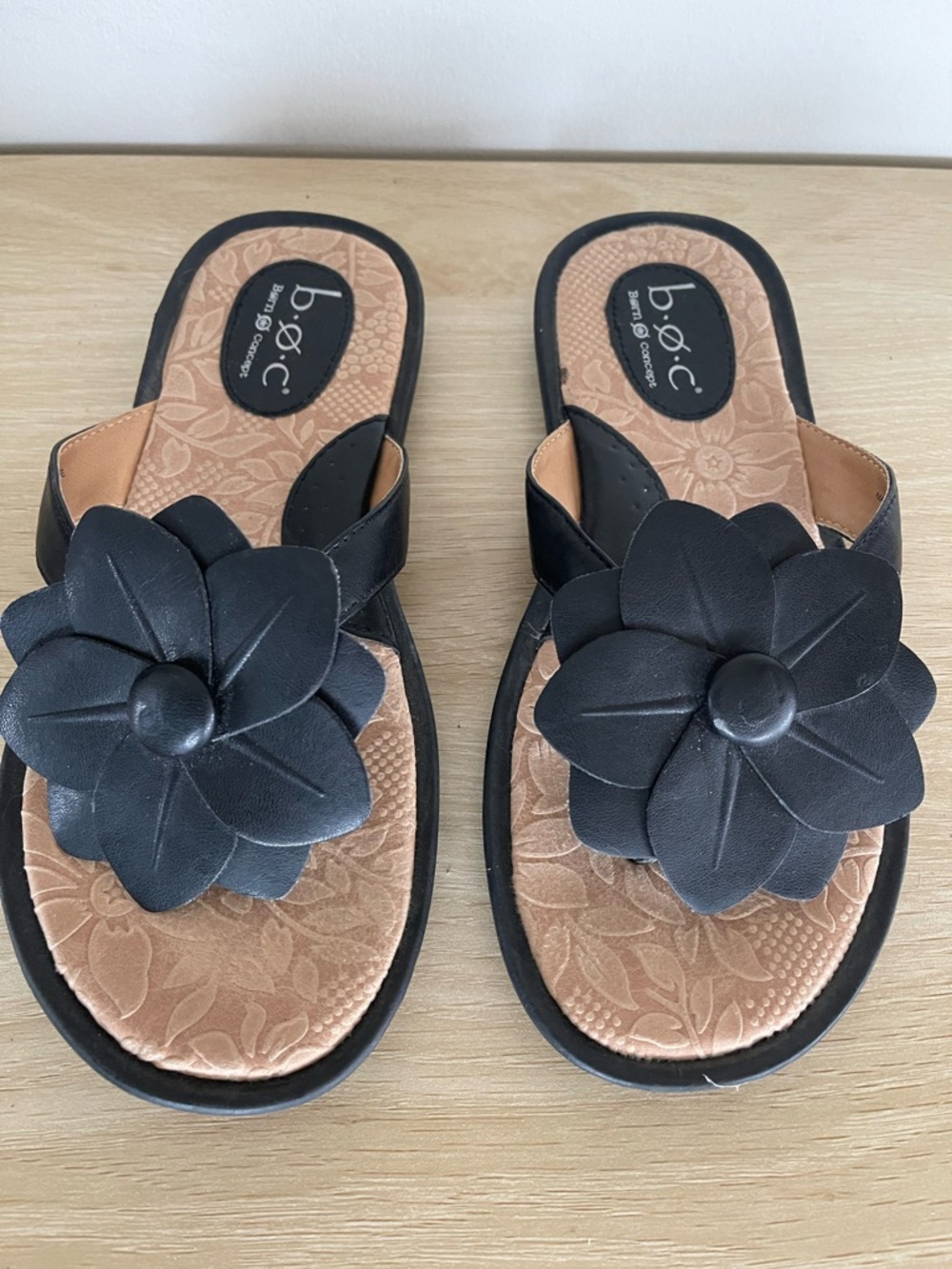 B.O.C. Born Black Flower Flat Comfort Thong Sandals 7M